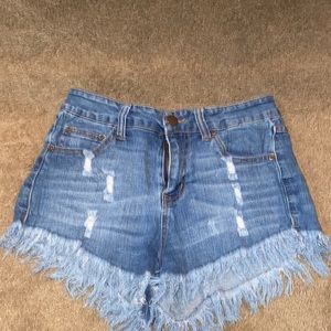 Elan distressed shorts size medium